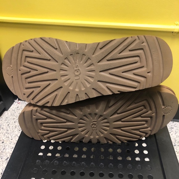 Chestnut Colored Uggs - Picture 3 of 6